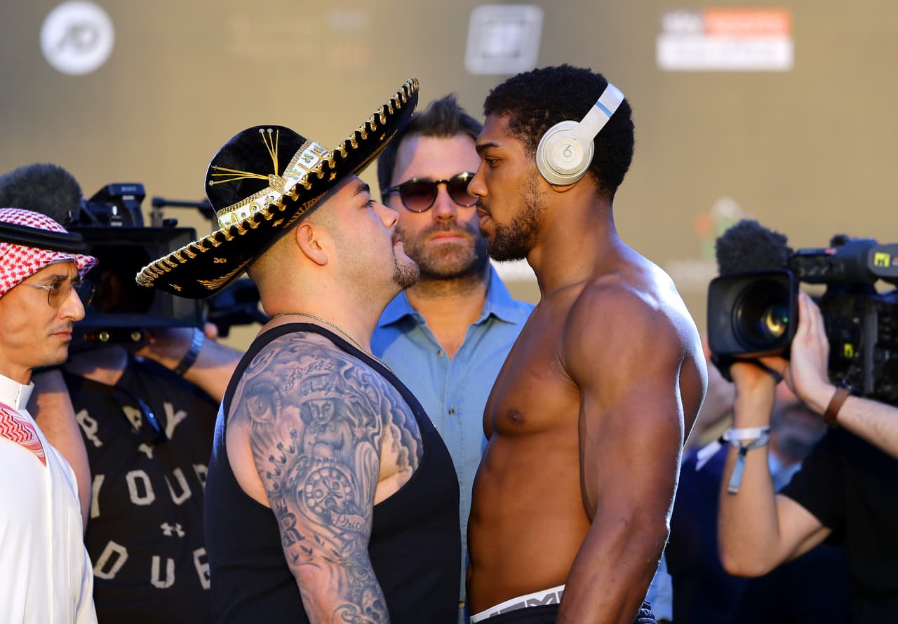 Anthony Joshua pesó 237.5 libras, mientras que Andy Ruiz dejó la aguja en 287.3 libras.