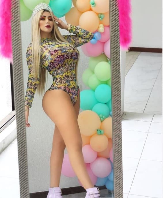 "Amo a su mamá y
<b>ella no sabe de este tema</b>", advirtió la exparticipante de la versión mexicana de 'Enamorándonos' en entrevista con 'Venga la alegría' este martes 8 de febrero.
<br>