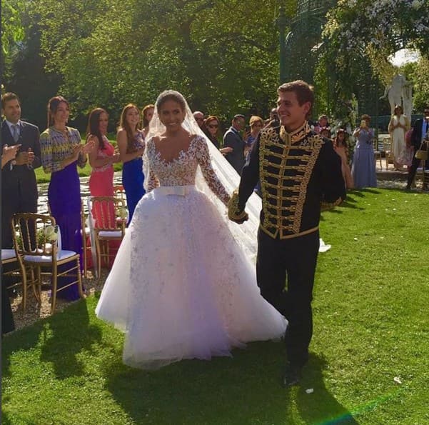 Gran emoción causó la entrada de la feliz pareja.