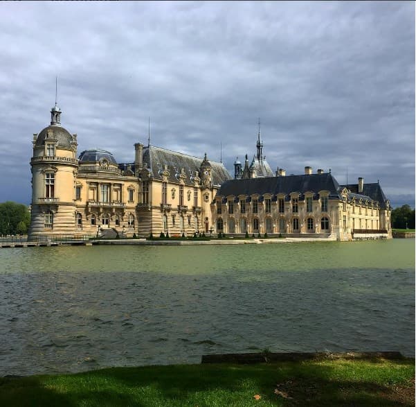 El Chateau de Chantilly, un histórico palacio y el perfecto lugar para una boda de cuento de hadas.