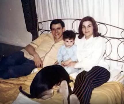 Otro punto a destacar es que el presunto abuso sexual que sufrieron los hermanos a manos de sus padres, fue minimizado, algunas personas argumentaron que era anatómicamente imposible que los hombres sean violados. Varias
<b>décadas después se sabe que no es así y que el abuso sexual causa graves daños</b> y no es fácil escapar de esas situaciones, por difíciles que sean.