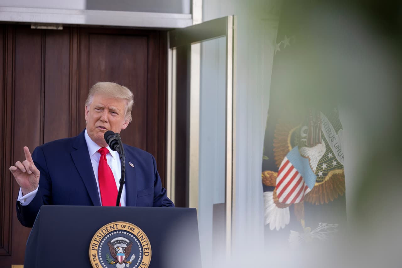 Trump lanza un ataque contra los líderes militares y los acusa de tener como prioridad a los contratistas