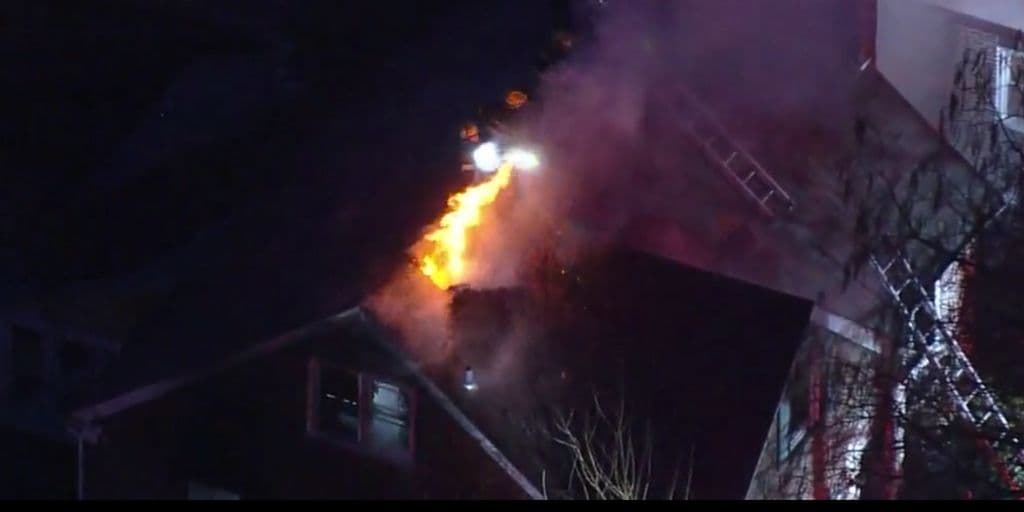 Varias personas heridas luego de incendio en Fox Chase