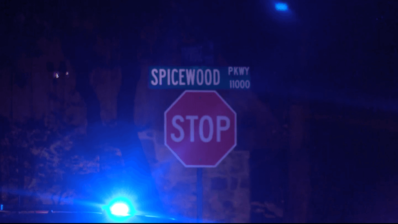 Según el Departamento de Policía de Austin, el martes 26 de octubre, aproximadamente a las 8:38 p.m., el 9-1-1 recibió una llamada de James Marcus Neves informándole que le había disparado a su esposa durante un disturbio doméstico en su residencia.
<br>