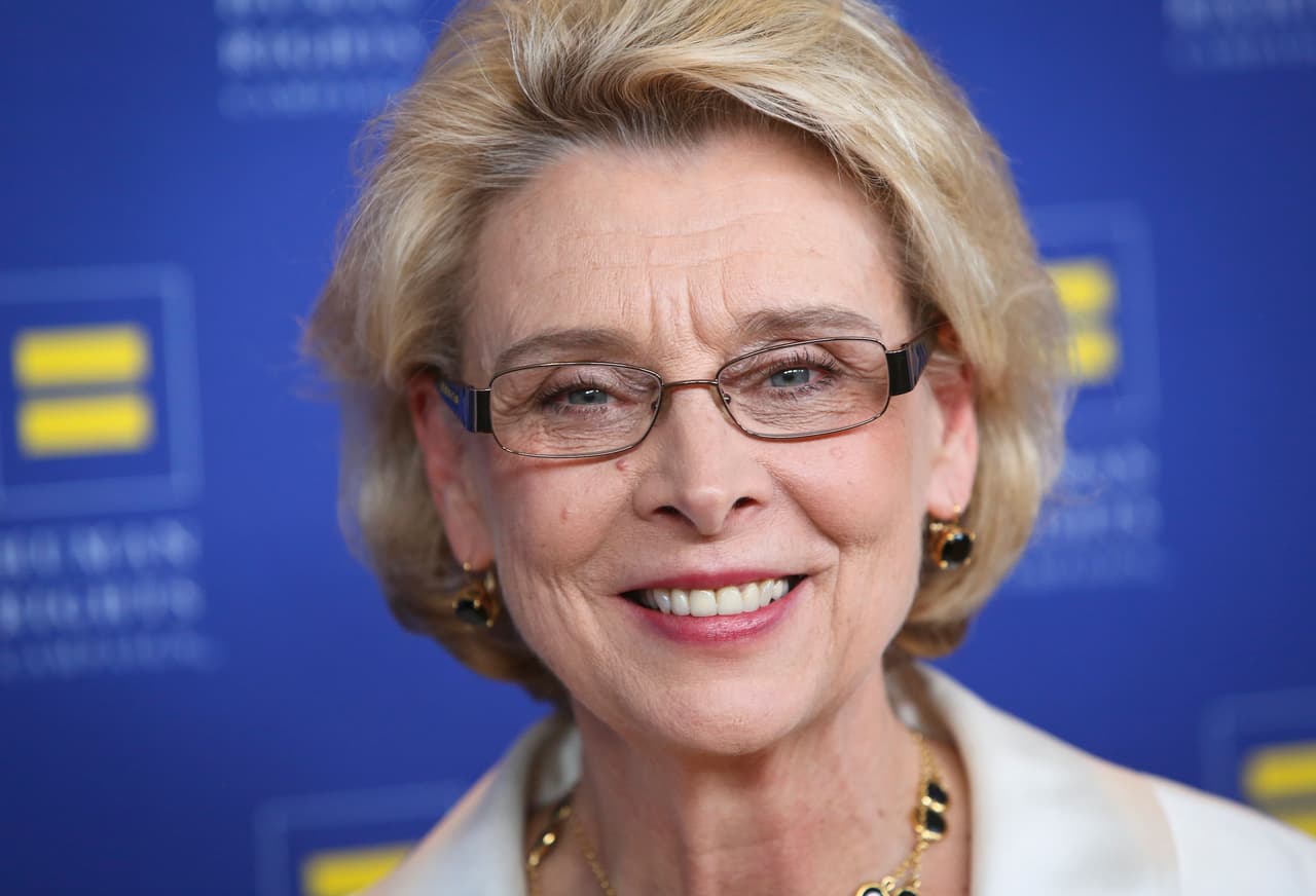 <b>Puesto 2: Chris Gregoire, CEO de Challenge Seattle.</b> La exgobernadora del estado de Washington reunió a la comunidad empresarial de Seattle al inicio del brote en la ciudad. Insistió en una respuesta basada en la ciencia, y el grupo, que incluye a algunos de los rivales corporativos más competitivos del mundo, siguió su ejemplo. Juntos actuaron temprano y con agresividad para ayudar a frenar la propagación del virus.