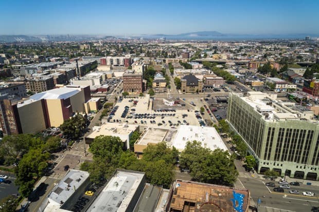 La ciudad de
<b>Oakland</b> es la ciudad menos segura para manejar del norte de California por lo que se coloca en el número 191 de 200.