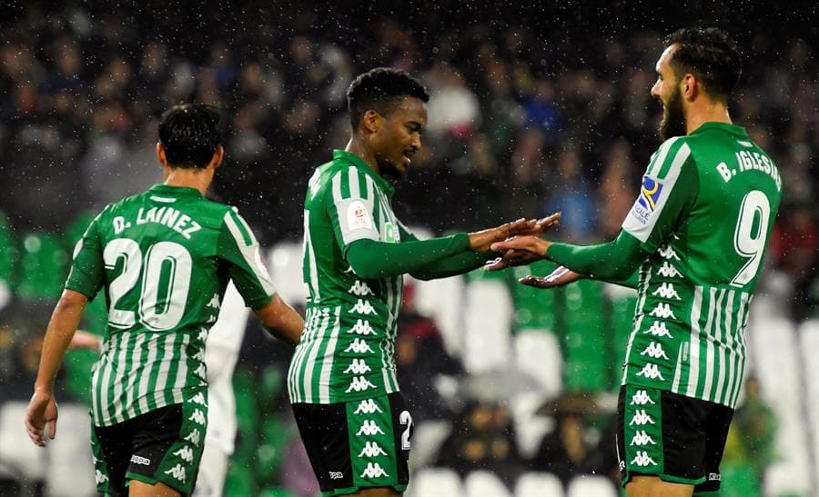 Diego Lainez anotó el tercer gol en el 0-4 del Betis al Antoniano y avanzó de ronda en la Copa del Rey; el mexicano fue titular y jugó los 90 minutos.