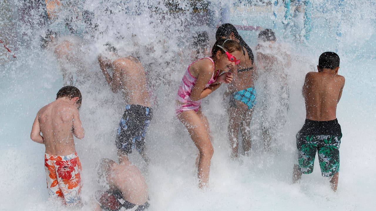 Sin embargo, quienes no quieran gastar mucho dinero en tiempos de inflación, Houston ofrece algunos parques más pequeños donde los niños pueden refrescarse y pasar unas horas de diversión. En la siguiente fotografía te decimos cuáles son ⬇️.