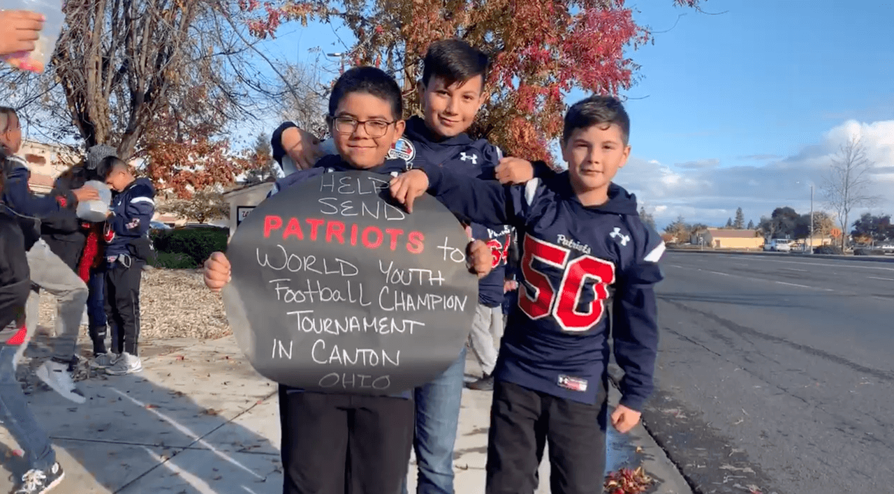 Un equipo infantil de fútbol americano recauda fondos para representar al Valle en torneo nacional
