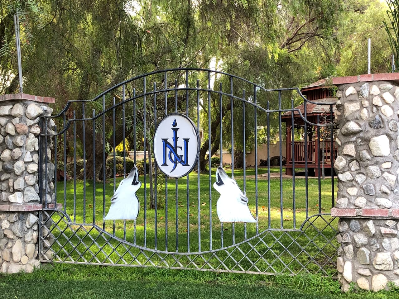 "Ahí a mí me tocaba ver cómo llegaban amigos de Naasón que eran políticos, llegaban a veces hasta periodistas", dijo
<b><a href="https://www.univision.com/noticias/criminalidad/implicada-en-el-caso-de-la-luz-del-mundo-dice-que-hay-otros-involucrados-en-el-abuso-de-ninas">Sochil Martin </a></b>e n una entrevista con este medio.