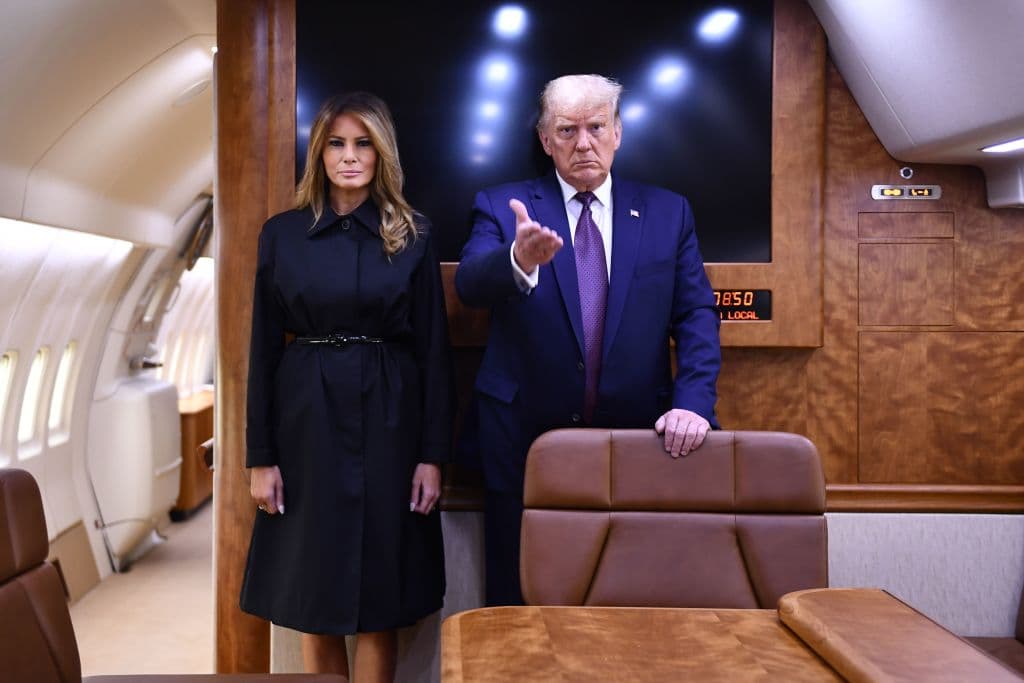 El presidente Donald Trump, y la primera dama en el Air Force One rumbo a Shanksville, Pensilvania.