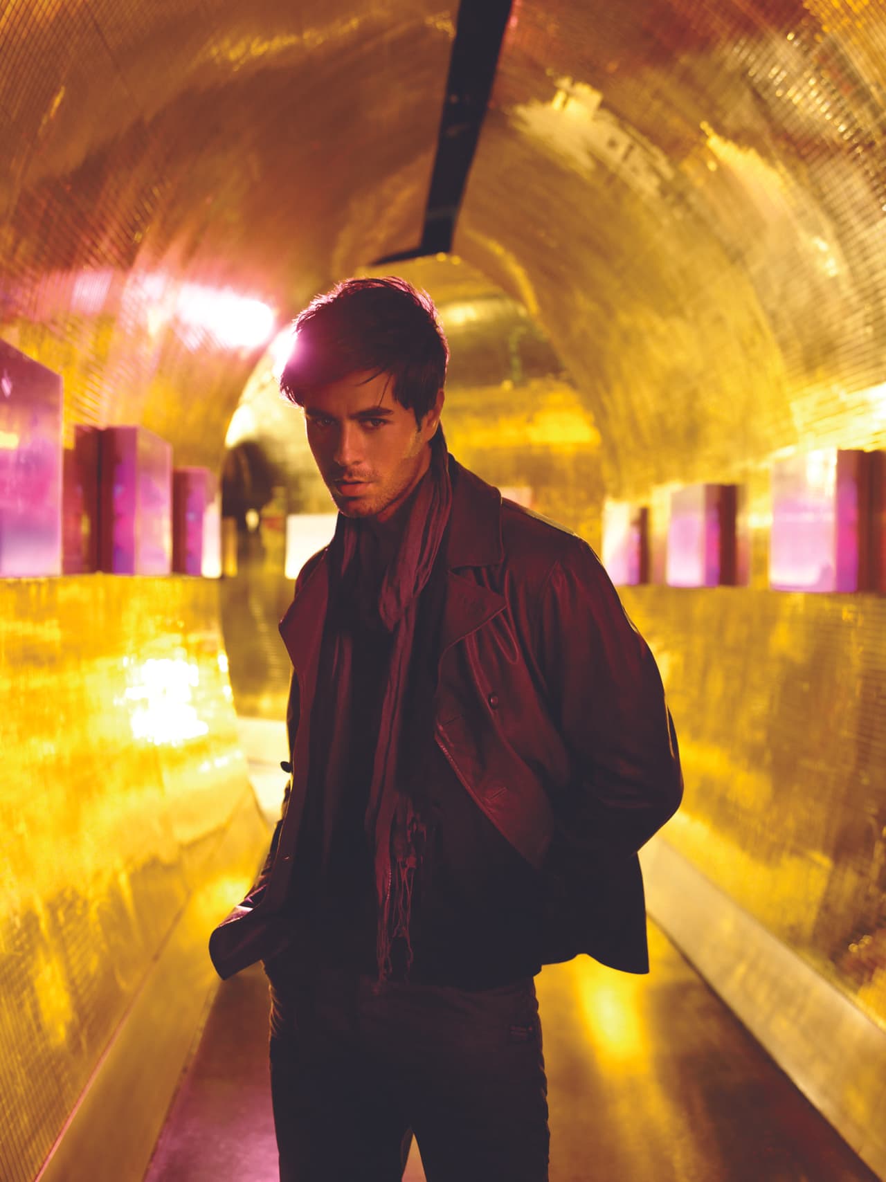 5. Consiguió su primer contrato en México, se compró un ticket de dos días y firmó sin saber qué estaba haciendo.