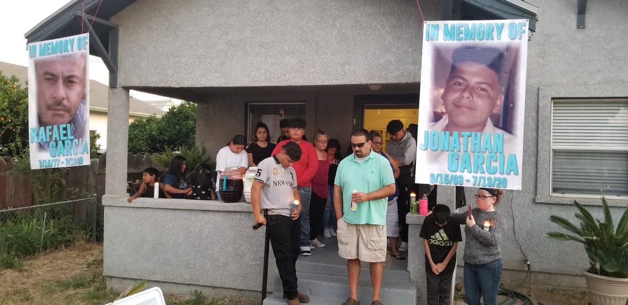 Realizan vigilia en honor a víctimas de tiroteo ocurrido en Fowler