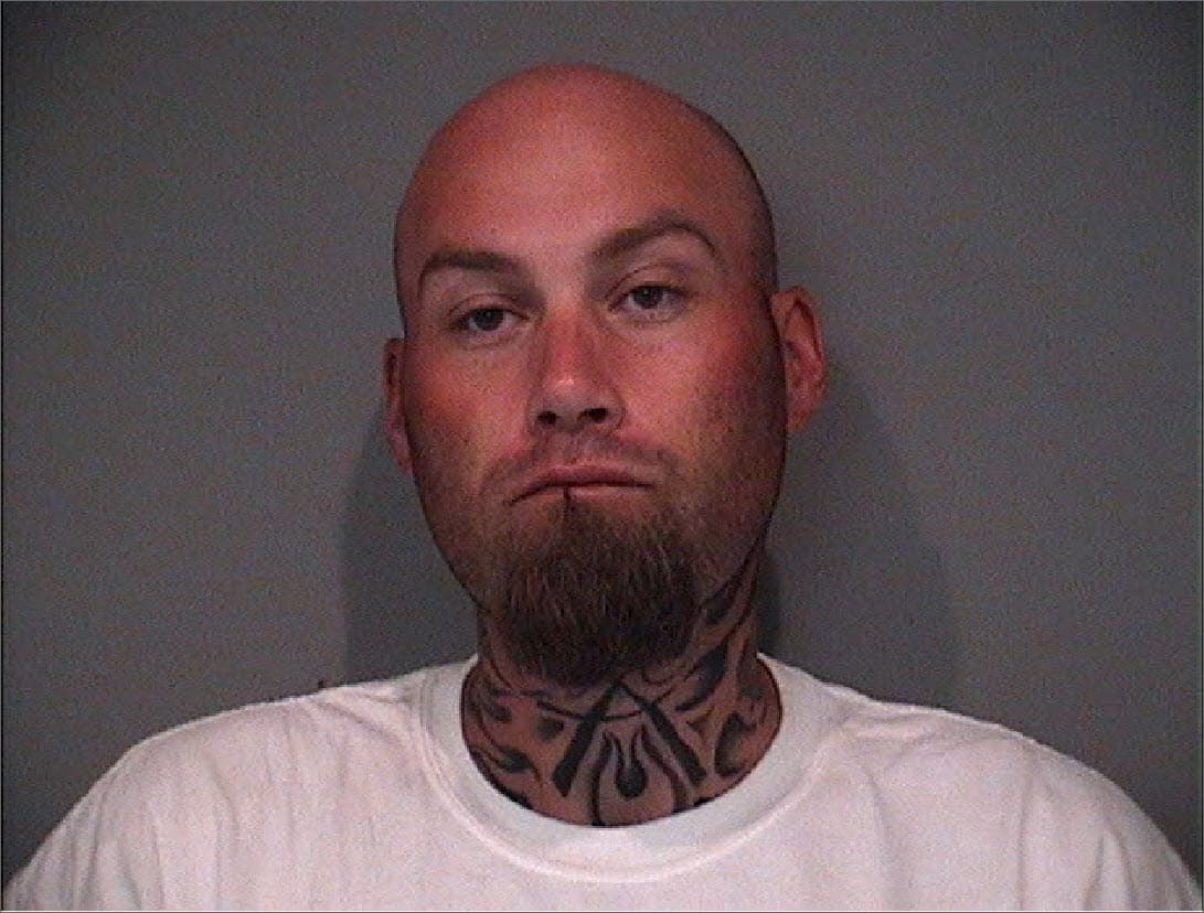 Presentan cargos a sujeto que apuñaló a cuatro personas y a un perro en Buffalo Grove