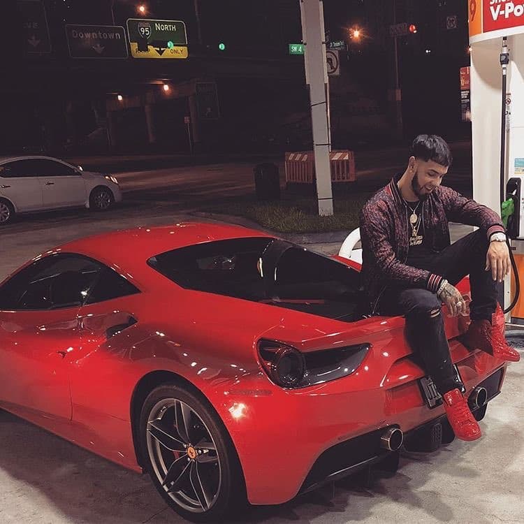 ¿Con cuál de los carros en la colección de Anuel AA te quedas?