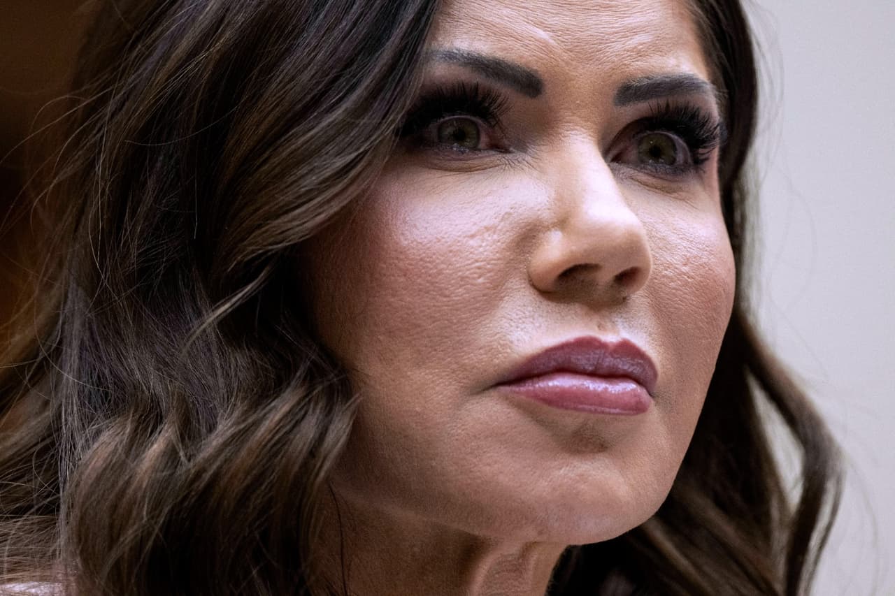 Trump destituye a Kristi Noem y anuncia quién puede ocupar cargo en DHS