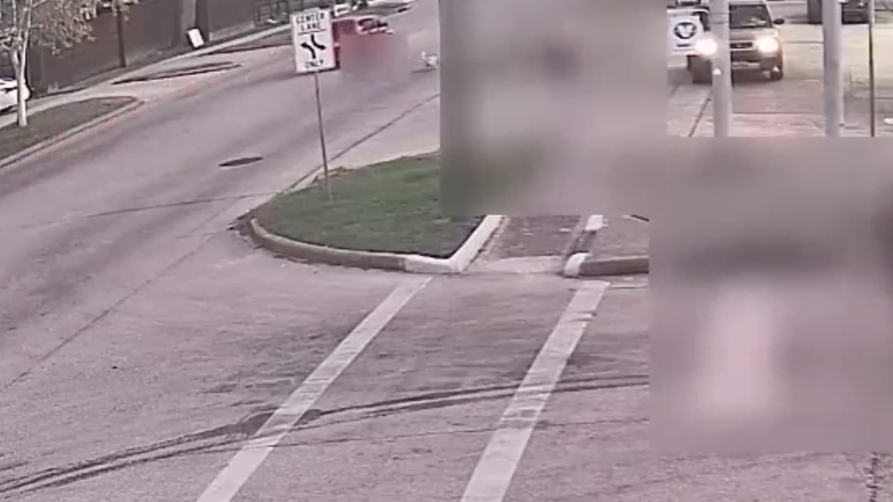 El sospechoso la empujó, al caer la víctima se rompió el brazo y quedó tirada en el pavimento.
<br>