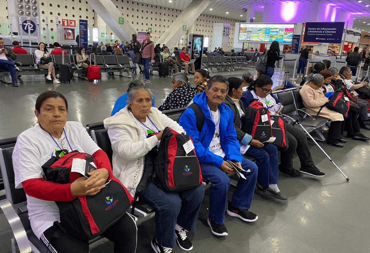 "Hoy tenemos reencuentro de padres e hijos en Carolina del Norte. Seguimos construyendo muros de amor, abrazos y familias unidas", expresaron en su página de Facebook.