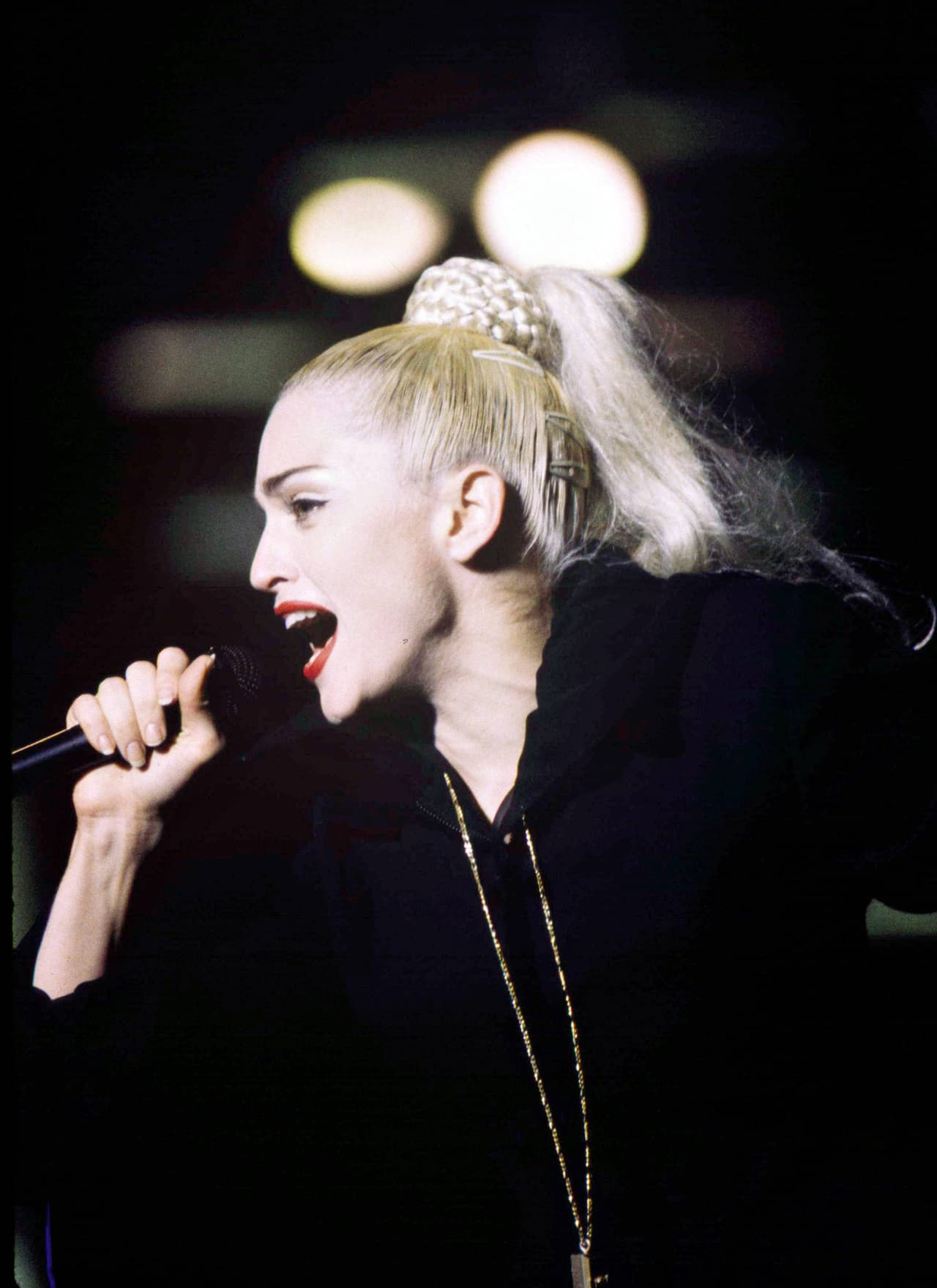 Los primeros discos que lanzó marcaron la imagen de una chica muy traviesa y absolutamente desinhibida.