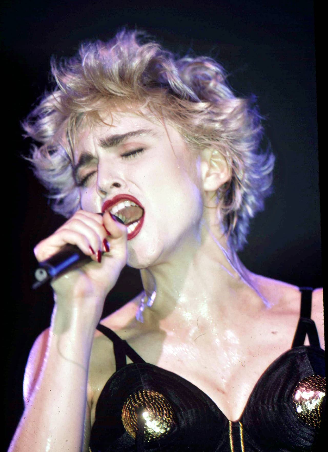 Desde los primeros años de su carrera artística, Madonna ha realizado shows cargados de contenido súper hot.