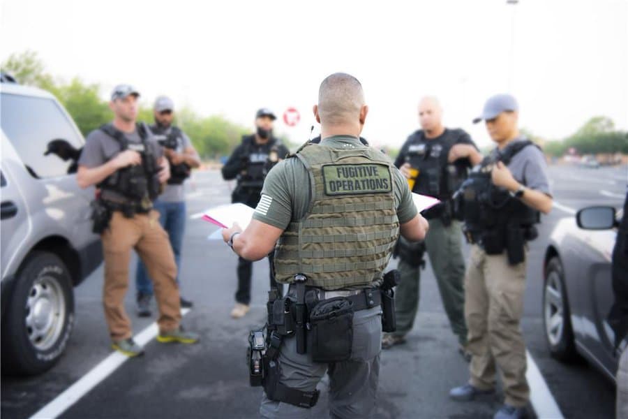 El Servicio de Inmigración y Aduanas (ICE) ha tenido que lidiar con la ley de estado santuario SB 54 de California, que entró en vigor el 1 de enero de 2018.