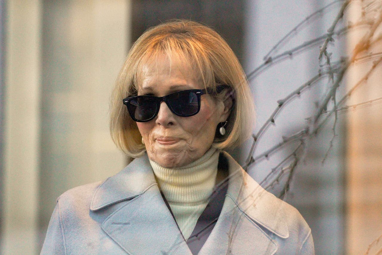 Un juez ordena que se paguen 5.8 millones de dólares a E. Jean Carroll después de que un jurado determinara que Trump abusó sexualmente de ella y la difamó