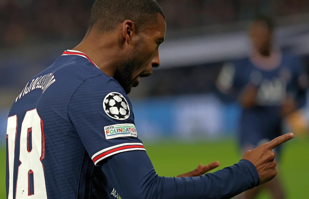 Paris Saint Germain empata ante el RB Leipzig con marcador 2-2, con doblete de Georginio Wijnaldum (21’, 39’) a favor de la visita. Las otras dos anotaciones fueron deChristopher Nkunku(8') yDominik Szoboszlai (90'+2'), durante la fase de grupos en la UEFA Champions League.