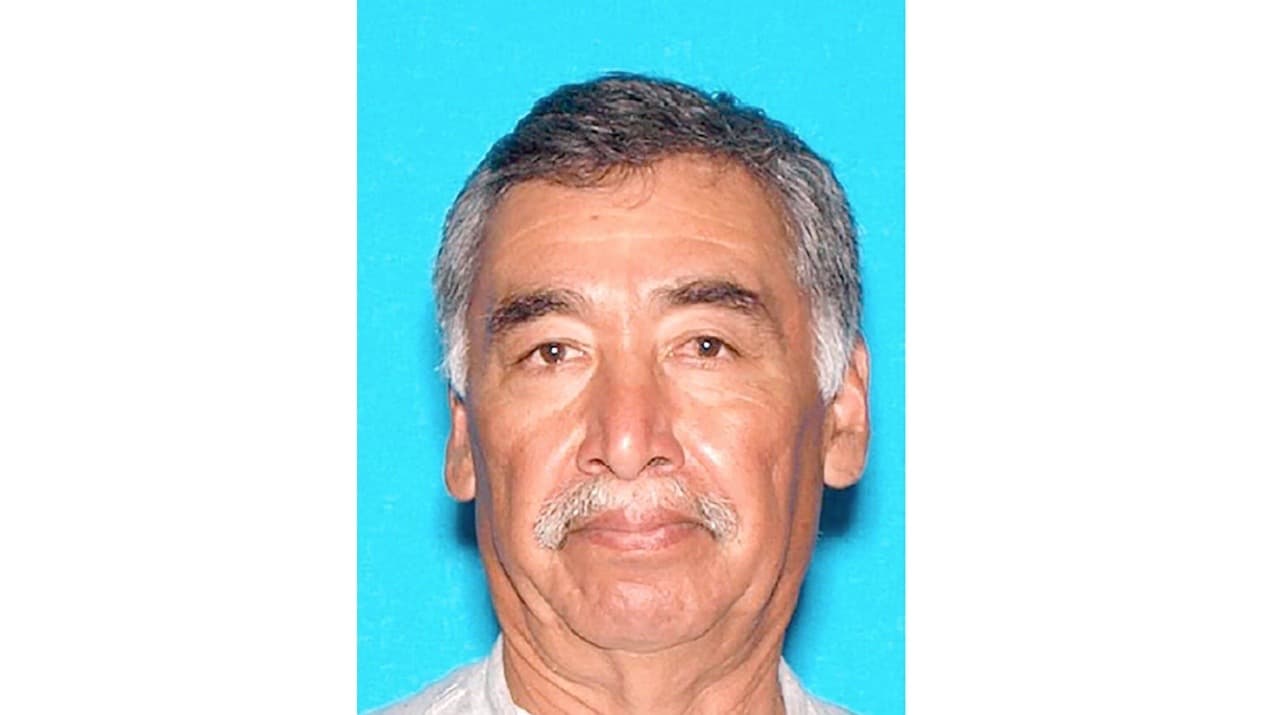 Policía de Bakersfield busca a hombre hispano por atropello y fuga