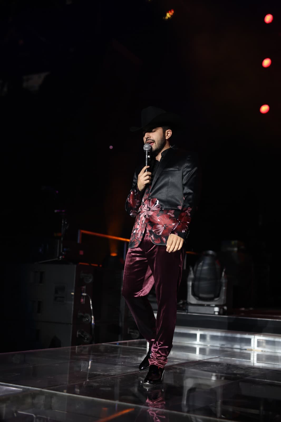 Y no le faltó nada para empezar a prender el ambiente.