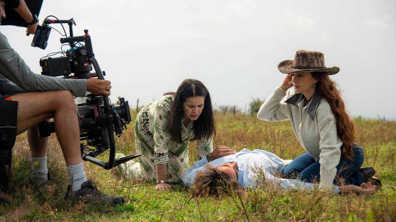 Aquí puedes ver a Arcelia Ramírez, Diego Amozurrutia y Angelique Boyer grabando la emocionante secuencia.