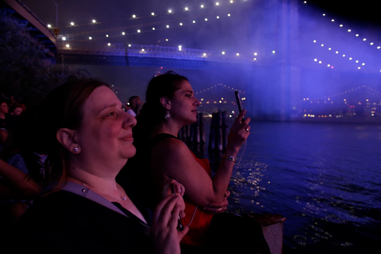 Aunque no se revelará al público la ubicación exacta ni el horario de las exhibiciones, la ciudad emitirá notificaciones dirigidas geográficamente a los residentes en las proximidades de cada exhibición poco antes de que comiencen.