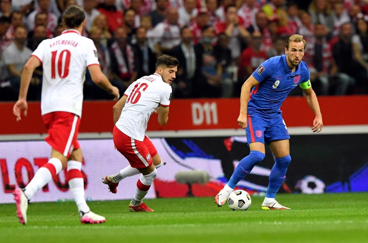 Polonia logra empatar ante Inglaterra de último minuto 1-1 el encuentro de eliminatoria rumbo al Mundial de Catar 2022. Harry Kane abrió el marcador al minuto 72' y ya, al filo del partido, Damian Szymánski logró sumar puntos para la escuadra polaca.