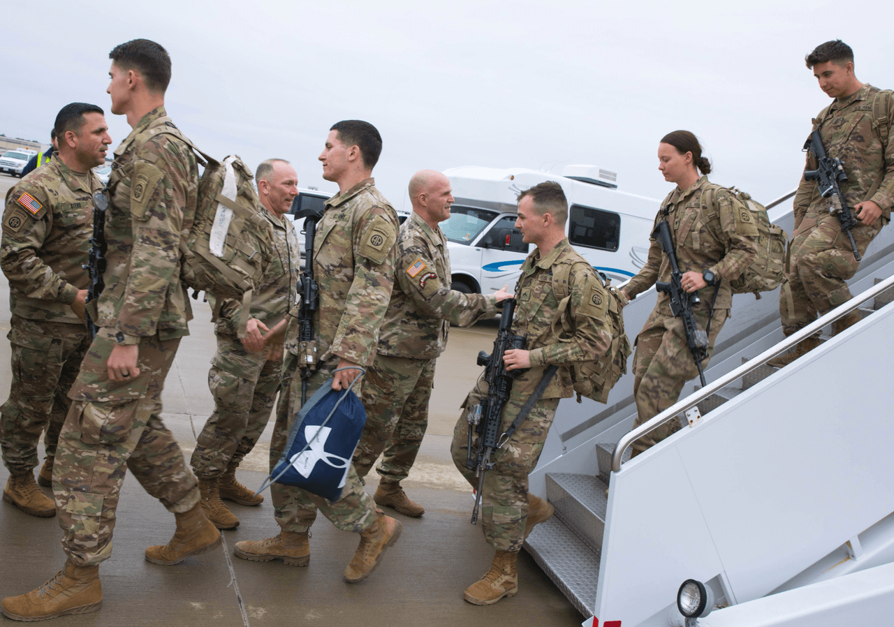 "No podríamos estar más orgullosos de estos paracaidistas y es un honor darles la bienvenida a casa", dijo el mayor general.