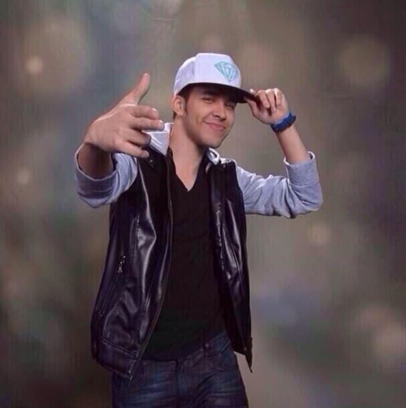 La primera aparición en televisión de Prince Royce fue en el programa de
<i>Sábado Gigante</i>, interpretando un tema de Wisin y Yandel.