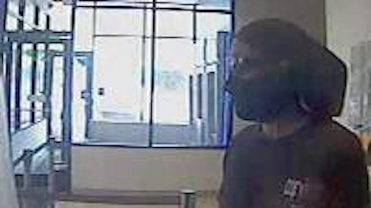 El FBI busca a este asaltante que robó un banco en La Villita
