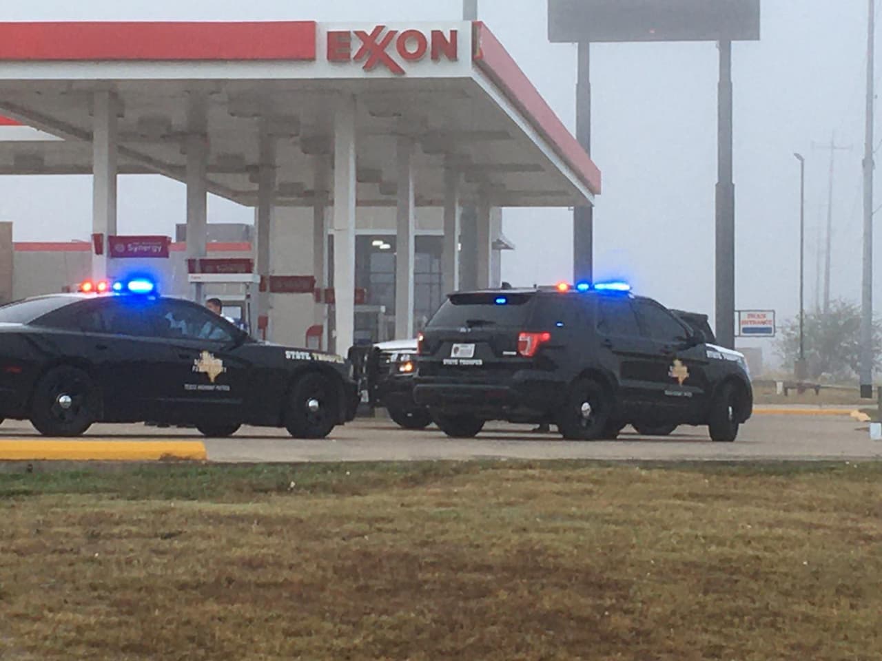 La persecución involucró a agentes del Departamento de Seguridad Pública de Texas y comenzó en el condado de Atascosa. En este momento, no está claro qué motivó exactamente la persecución.
<br>
<br>
<br>