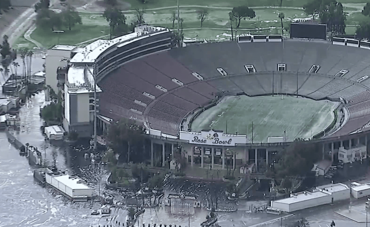 De acuerdo con el pronóstico, un bajón de temperaturas con grados 20 de diferencia, de 80 a los 60 grados, sería el cambio más notable tras cinco días bajo una intensa ola de calor invernal en Los Ángeles.
