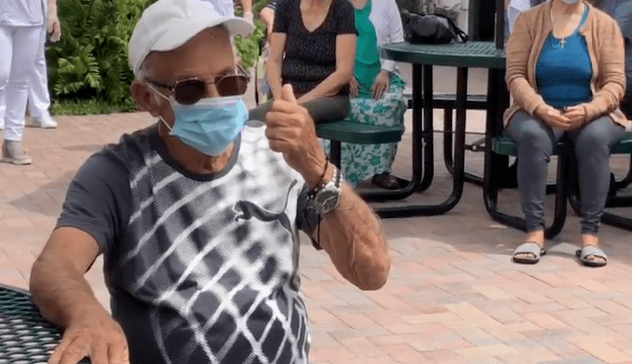 Las mascarillas se distribuyeron en 95 centros de asistencia en toda la ciudad.
<br>