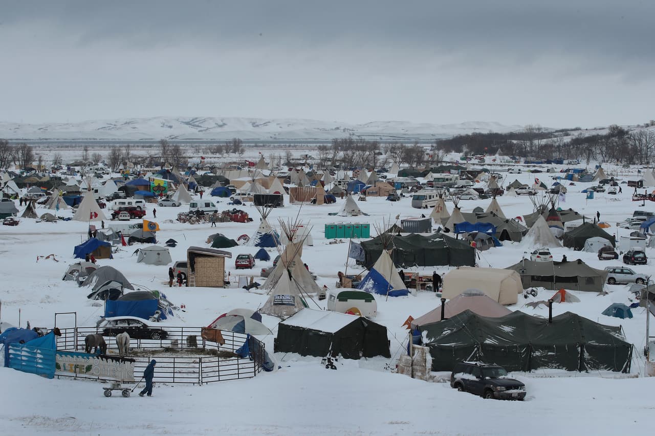 Para la tribu Sioux de la reserva india Standing Rock el oleoducto amenaza sus fuentes de agua potable y dañaría varios sitios en donde están enterrados sus ancestros. (Foto: Getty Images)