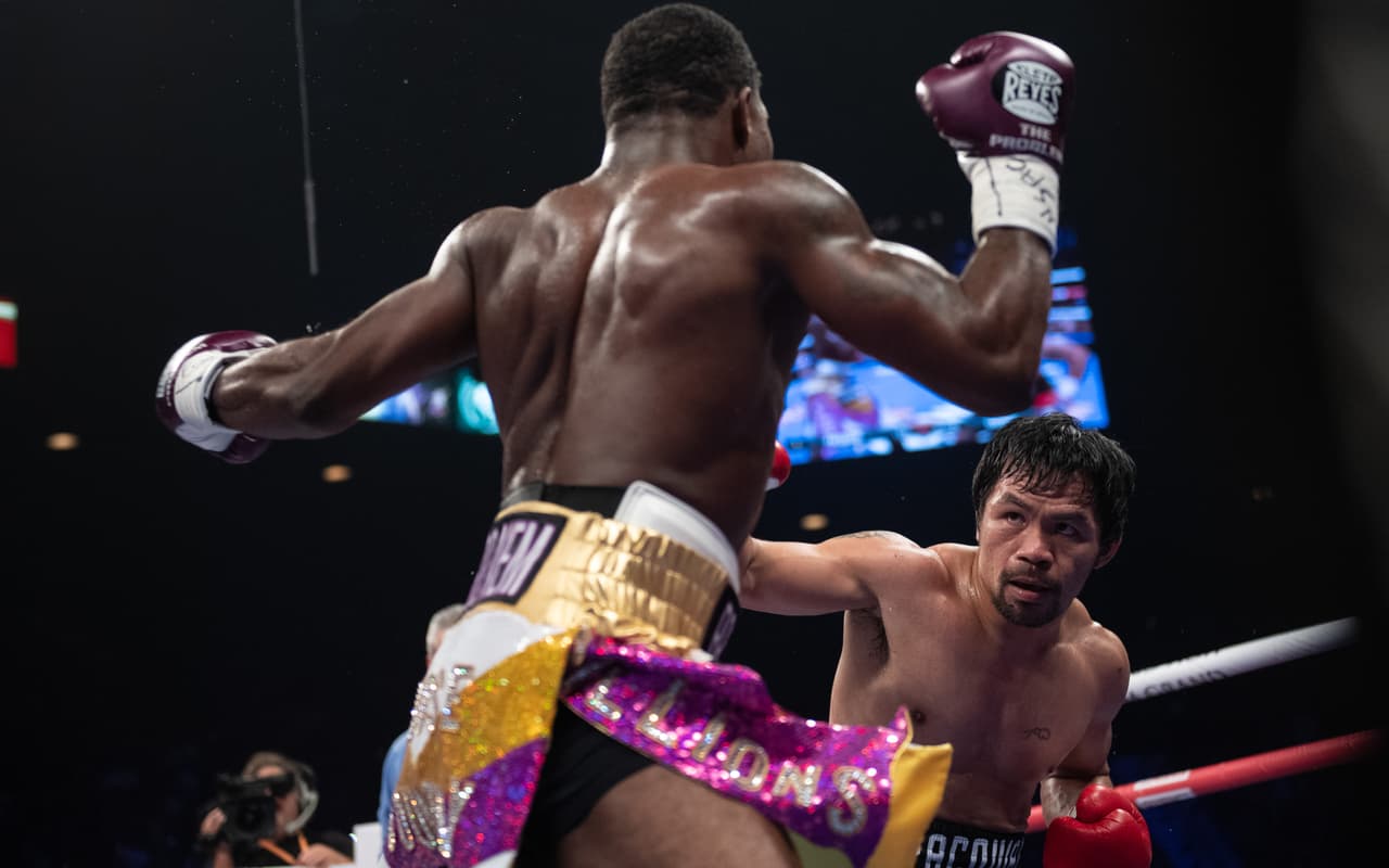 Manny Pacquiao se llevó la decisión unánime de los jueces con puntaje de 17-111, 116-112 x2. De esta forma retuvo su título mundial wélter de la AMB.