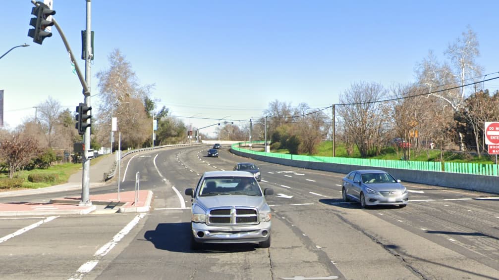 Cierran los carriles rumbo oeste de la carretera 160 en Sacramento para realizar reparaciones