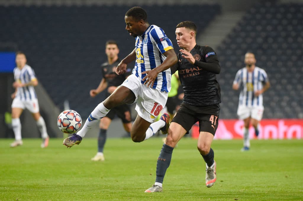 Sin goles se va el partido entre el Manchester City y el Porto. El equipo portugués consigue su calificación como segundo del grupo a octavos de la UEFA Champions League. El mexicano Jesús 'Tecatito' Corona fue tituar durante el encuentro.