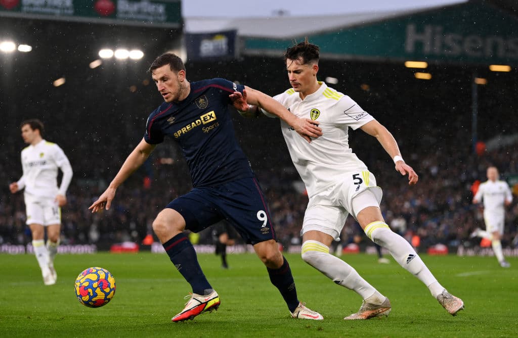 Leeds obtiene triunfo clave sobre Burnely 3-1 durante la J21 en la Premier League. Jack Harrison, Stuart Dallas y Daniel James anotaron a favor de los de Bielsa contra el único gol de Maxwell Cortnet.