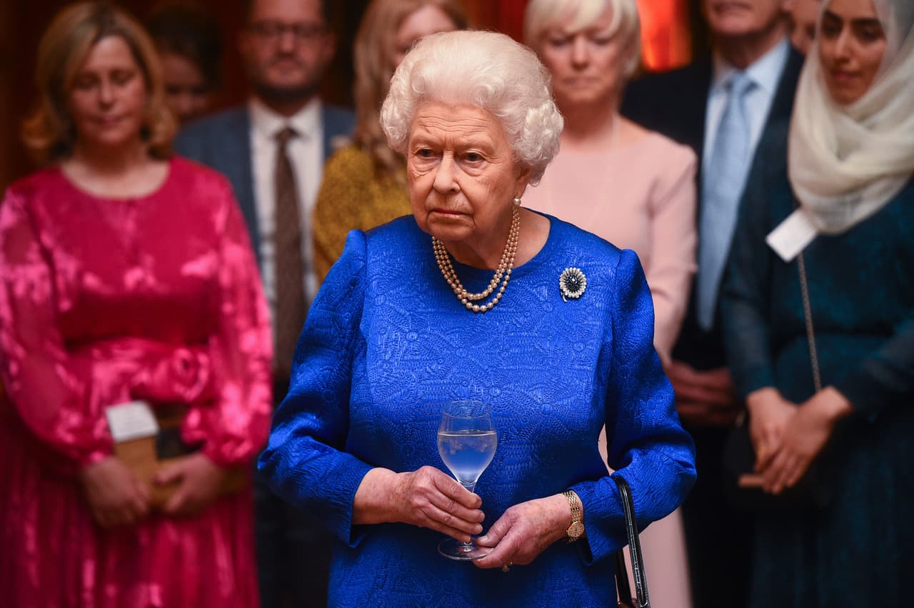 Además de la reina Isabel, marcas de lujo como Prada, informaron que dejarán de usar pieles de animal para sus diseños a partir del próximo año, de acuerdo con
<a href="https://www.bbc.com/news/business-48370370" target="_blank">BBC</a>.