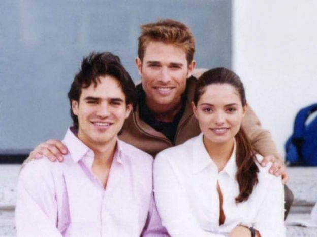 En 2002 participó en la telenovela juvenil, Clase 406 en donde trabajó con Jorge Poza, Dulce María y Sara Maldonado.