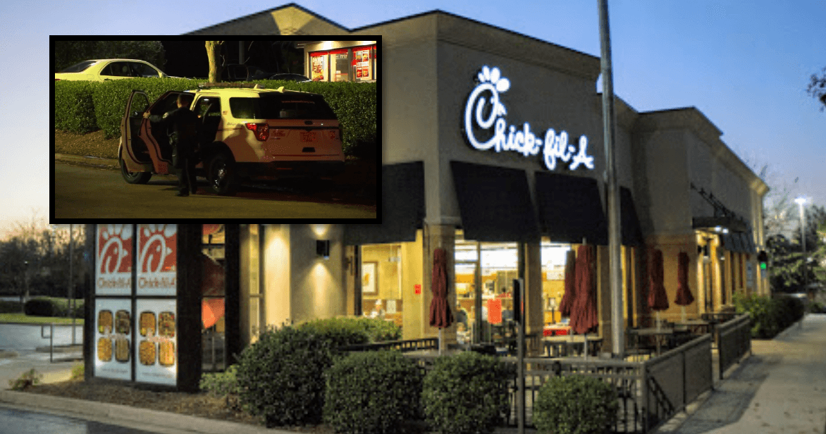 El hecho fue registrado en el Chick-fil-A de Cary.