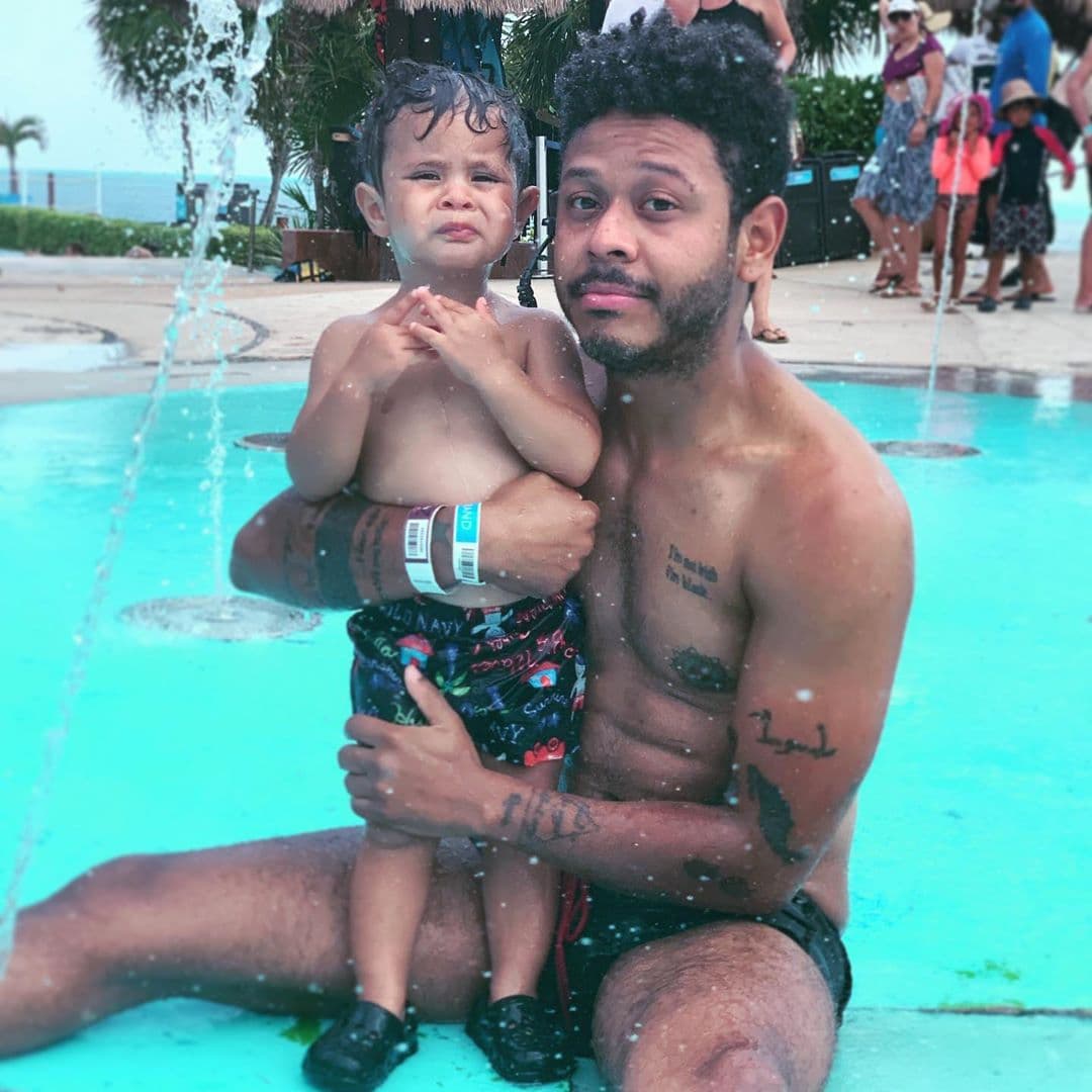 En cuanto a Kalimba, el ex Onda Vaselina ha salido recientemente con la colombiana Viviana Serna y con Athenas Escudero, quien es la mamá de Mikha.