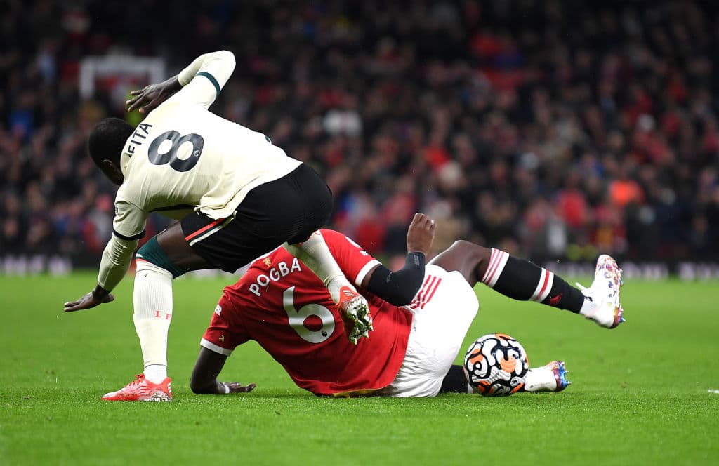 Manchester United sufre dolorosa derrota en Old Trafford ante el Liverpool, quien goleó 5-0 durante la J9. Nabi Keita (5'), Diogo Jota (13') y Mohamed Salah con hat-trick (38', 45+5' y 50') se encargaron de las anotaciones ante los locales; Cristiano Ronaldo no pudo anotar en esta ocasión.