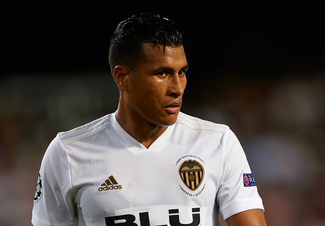 Inesperadamente, en especial por el momento que vive, el colombiano Jeison Murillo sería el defensa central que busca el F.C. Barcelona en este mercado.