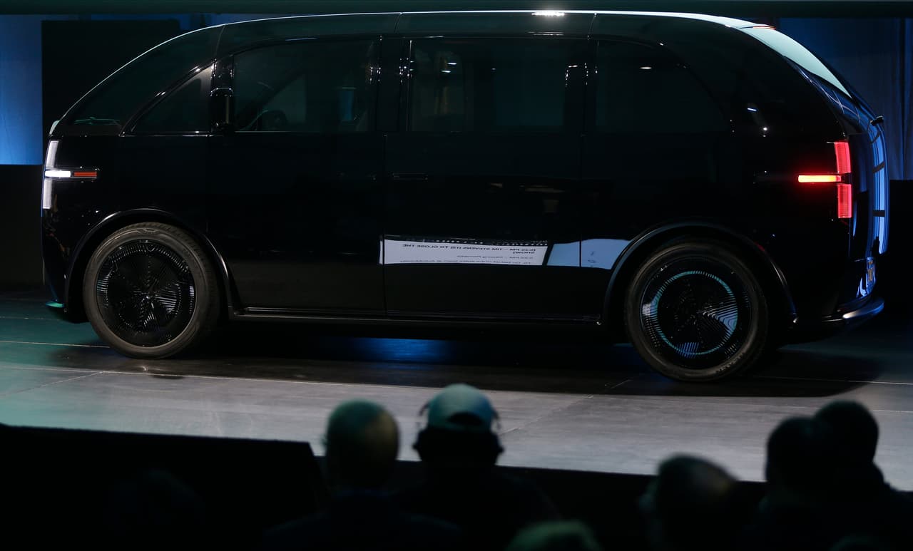 Este modelo se llama Canoo y fue construido por la compañía con base en Los Ángeles, Electric Vehicles (EV).
<br>